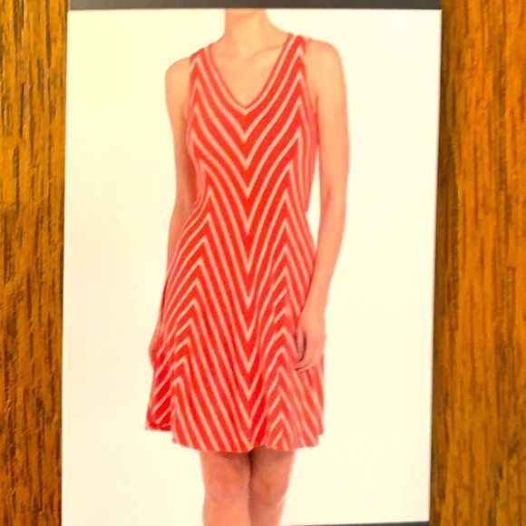 V-Neck Sleeveless Dress w/Stretch Black & White🖤 - Picture 4 of 9